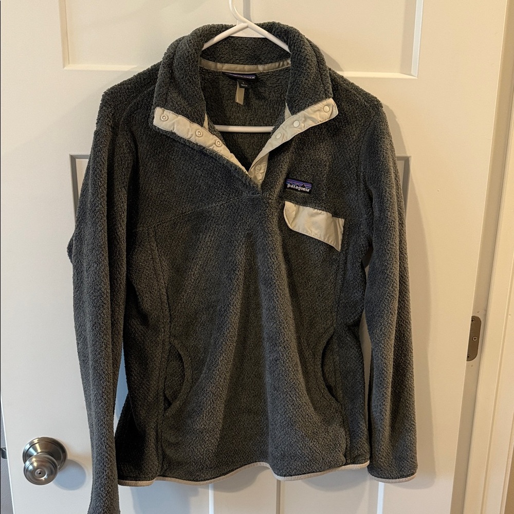 Patagonia Charcoal Fleece with Cream Accents